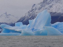 Torred_del_Paine_Ice_Berg.jpg