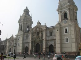 Lima_Plaza_de_Armas_1.jpg