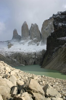 Torres_del_Paine_monlith.jpg