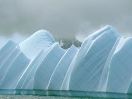 Natarctic_Dream_Shaped_Ice_Berg.jpg