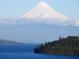 Puerto_Varas_Volcano.jpg