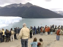 Perito_Moreno_People_Glacier.jpg