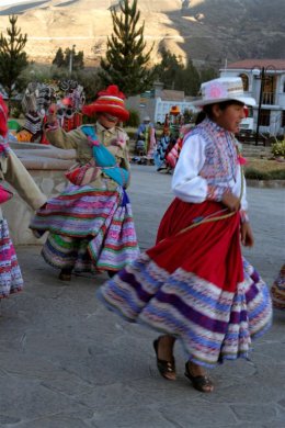 Colca_Canyon_Dancing_Girls.jpg