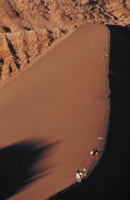 Valley_of_the_Moon_Atacama.jpg