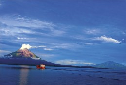 Isla_de_Ometepe_-_Volcn_Concepcin_y_Maderas.jpg